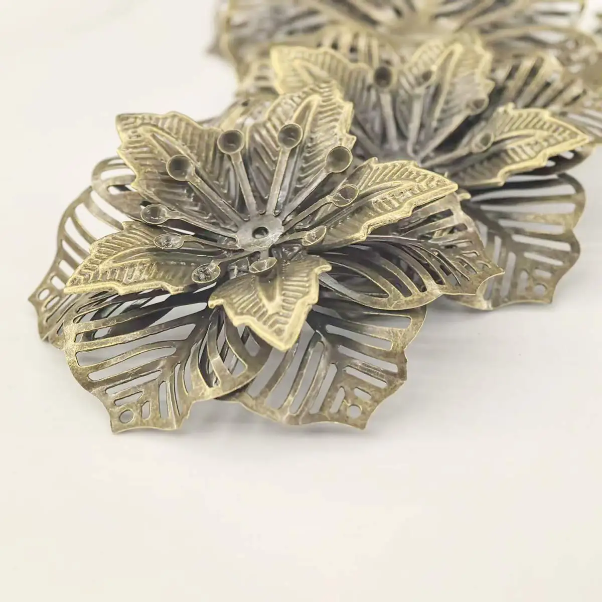 200PCS Bronze Tone Hollow Filigrane Flower Charm Connectors Handmade Crafts Jewelry Decoration Accessories Wholesale