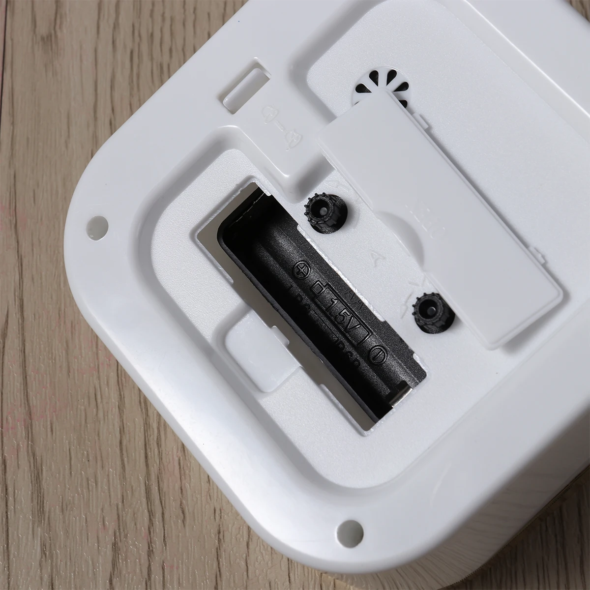 

Creative Electronic Silent Quartz Analog Alarm Clock For Students Travel Non-Ticking Bedroom Desktop Decor Modern Design