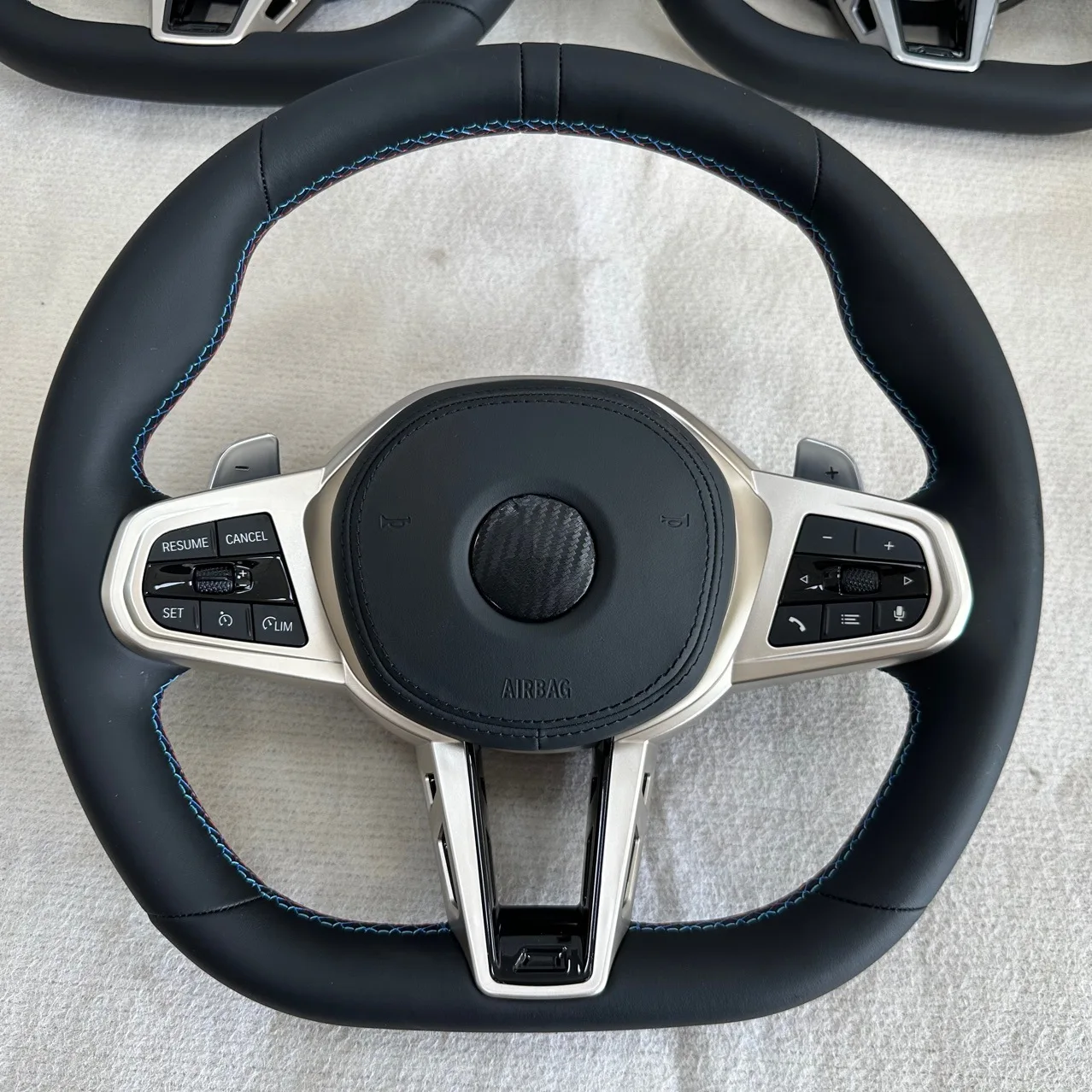 

Подходит для рулевого колеса BMW с Т-образной спинкой, серия 3, 5, серии 7, модифицированная новая сборка из углеродного волокна Mx356 F10 F30