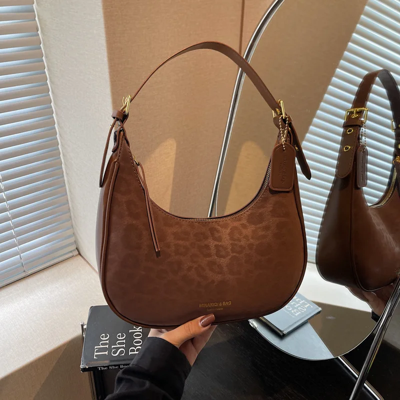 

2025 Fall Winter Vintage Suede Handbag for Women Leopard Print Crossbody Bag Bohemian Chic Shoulder Purse Underarm Hobo Bag