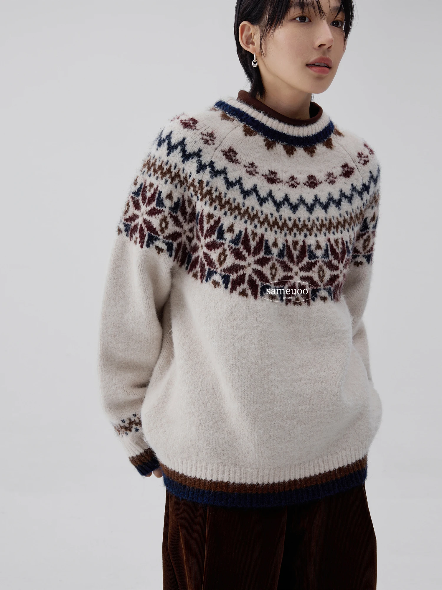 秋冬新作セーター、レトロジャカードカップルレッドファッショナブルニュートラルスタイルニットベースプルオーバー