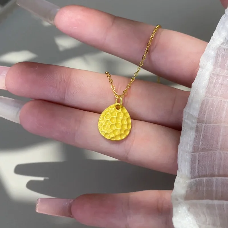 New Trendy Personality Teardrop-shaped Hammer-patterned Gold Color Pendant Necklace for Woman Collarbone Chain Jewelry Colorfast