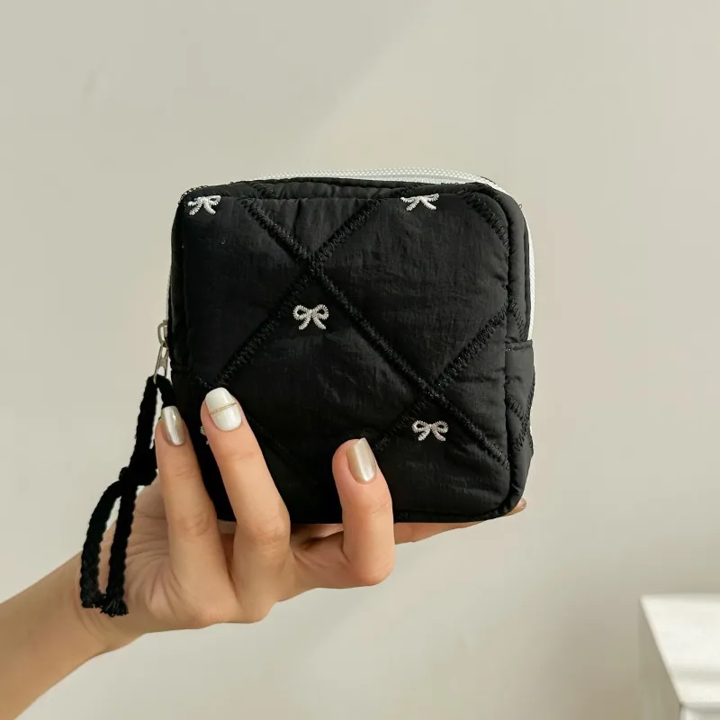 2025 New quilted love cosmetic bag, travel portable toiletry bag, lipstick bag, multi-functional sanitary napkin storage bag