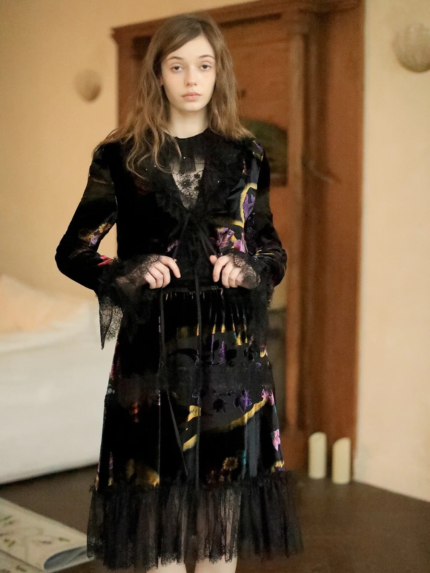 

Комплект Raynag: черная кружевная блузка и бархатная вышивка, женский модный зимний новый стиль, с длинным рукавом, винтажный цветочный принт