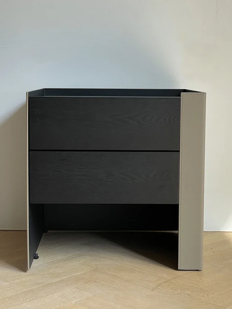 طاولة بجانب السرير مصممة إيطالية بسيطة وخزانة بجانب السرير باللون الأسود مع خزانة بأدراج من الخشب الصلب