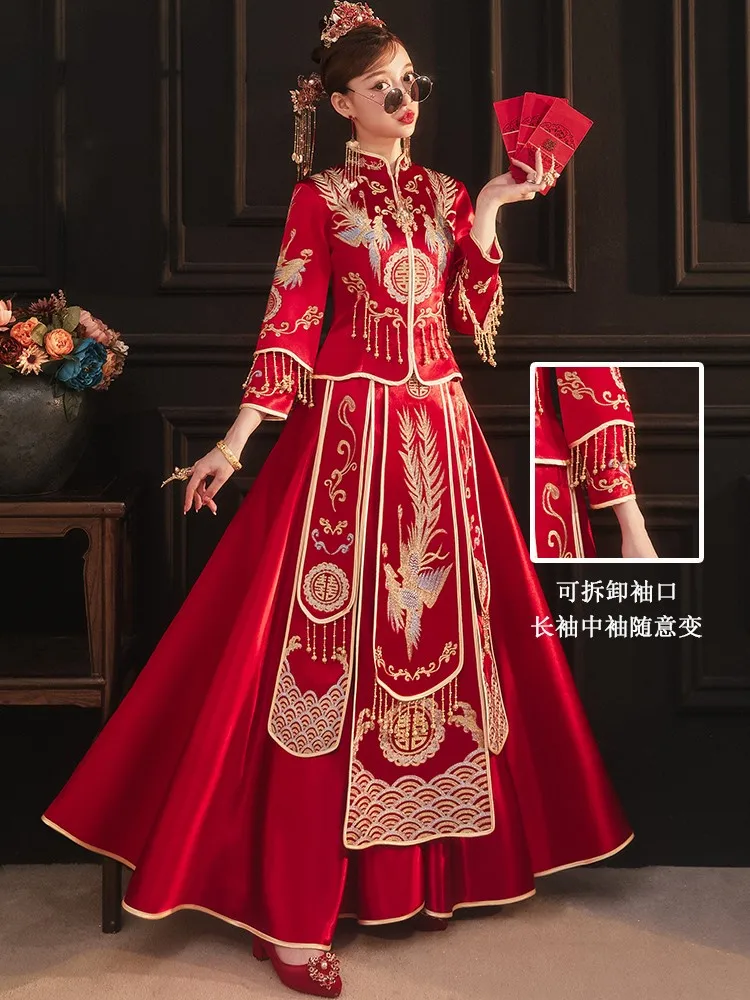 New Chinese-style wedding dress for brides in satin toasting dragon and phoenix gown thin kimono