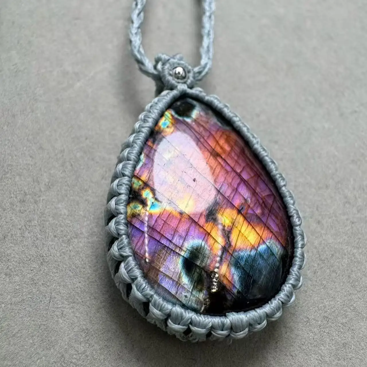 nuovi-arrivi-ciondolo-in-cristallo-di-labradorite-naturale-viola-chiaro-con-filo-cerato-fatto-a-mano-ideale-come-regalo
