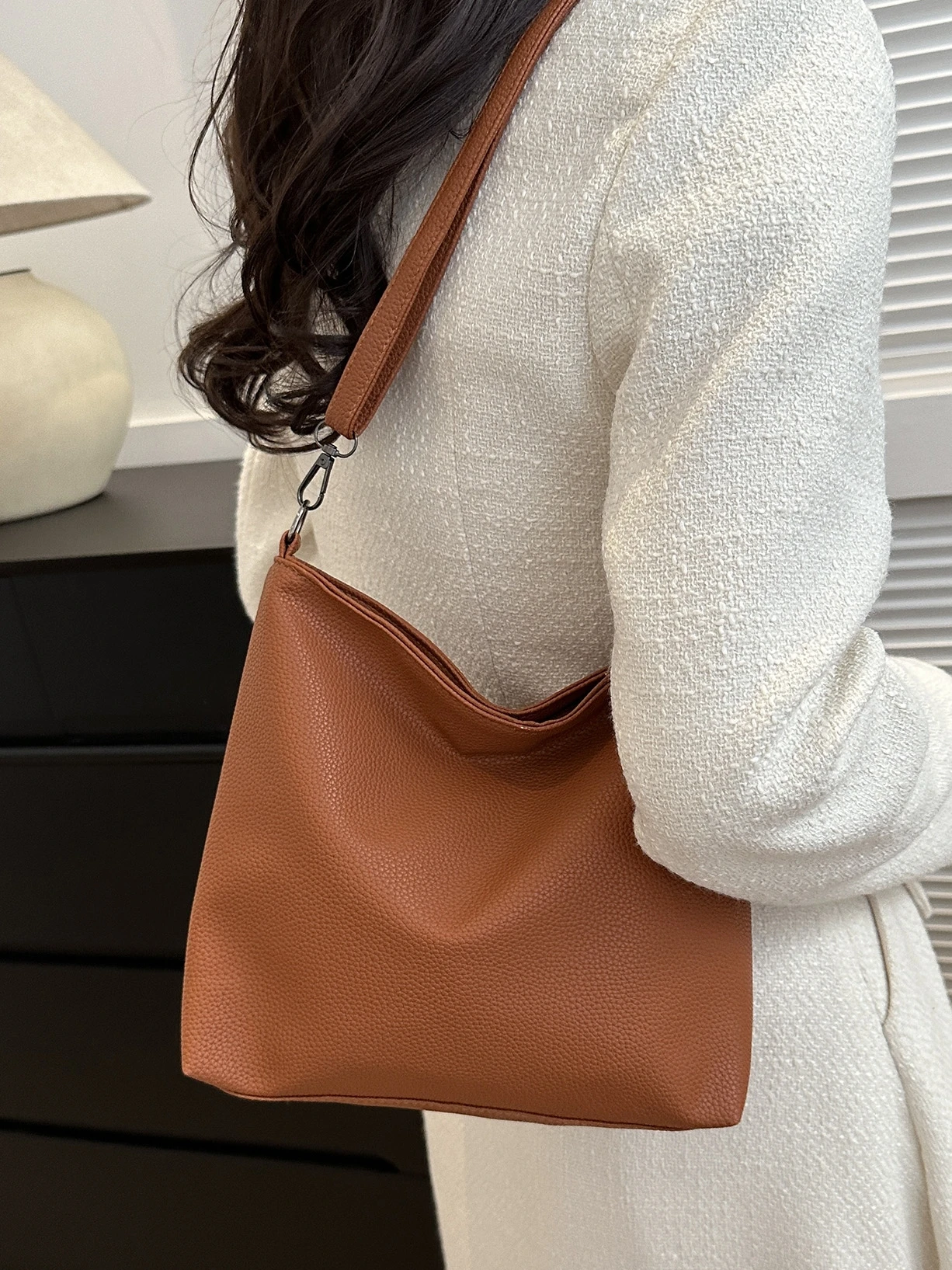 Retro Casual Buet Bag Women's Faion Trend Crossbody Bag Autumn Winter Soft PU Leather Zipper Closure  Color Bag