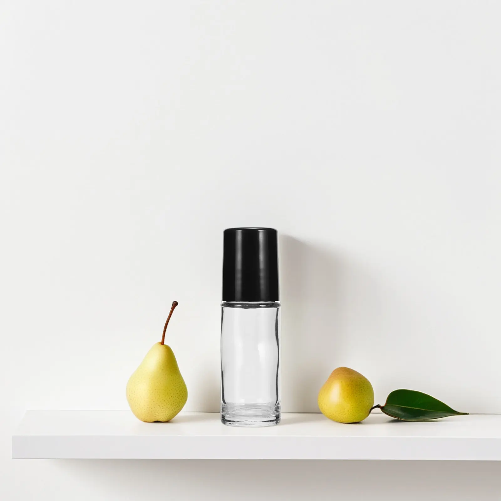 4Pcs Roll-on Essential Oil Bottles Leak-Proof Portable Empty Bottle Black Transparent Small Size Travel Sample Storage