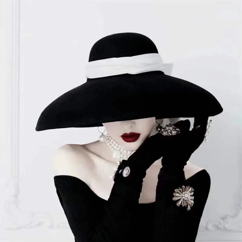 Elegant British Minimalist Black Velvet Ribbon Hepburn Style Hat for Women Vintage Photography Studio Large Brim Casual Cap