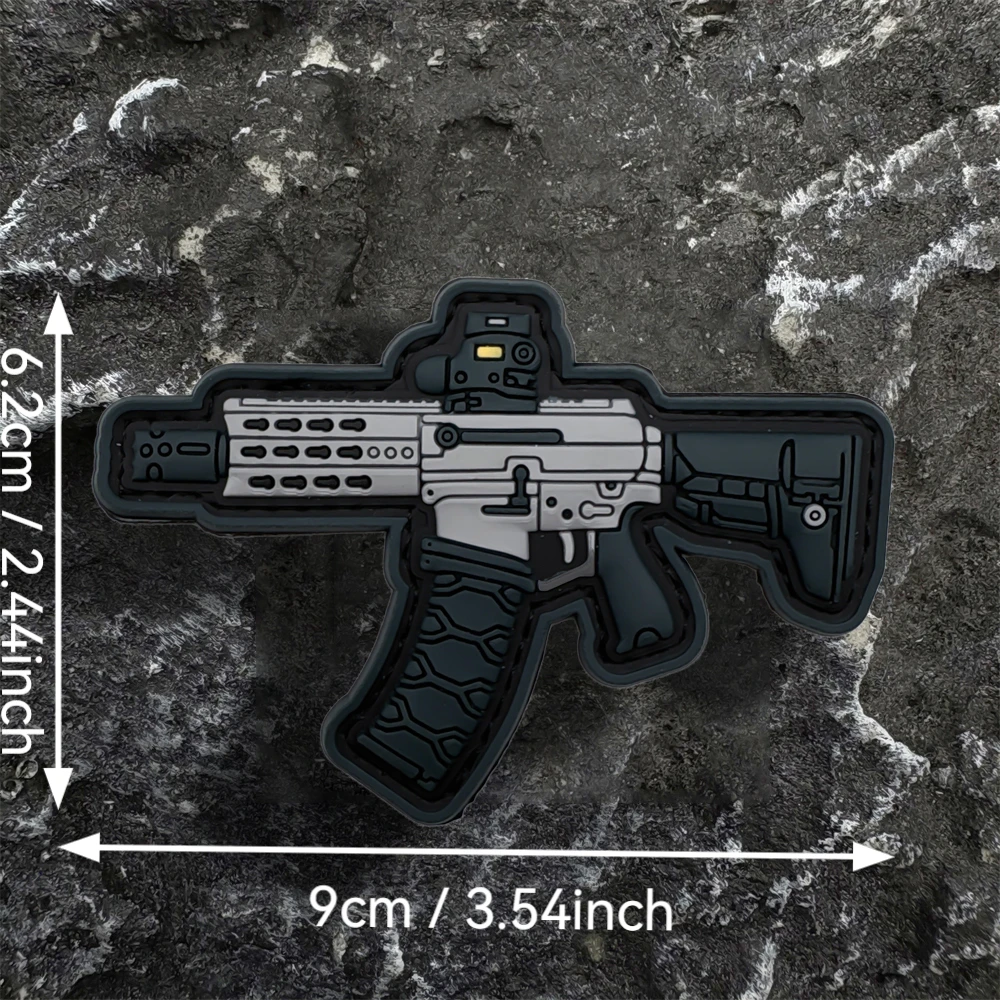 Un insignia de parche de PVC estampado con cierre de gancho y bucle en la parte posterior, adecuada para decorar bolsos, mochilas, chalecos y ropa.