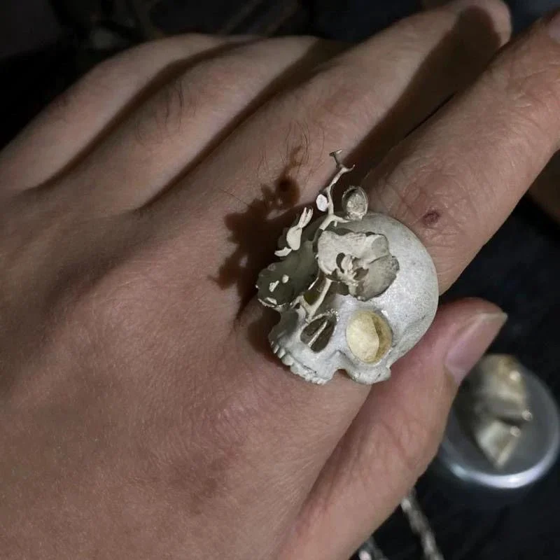 

The Coexistence of Beauty and Death Means That the Skull Blooms with Flowers, and the Ring Is Dark and the Wind Burns White.