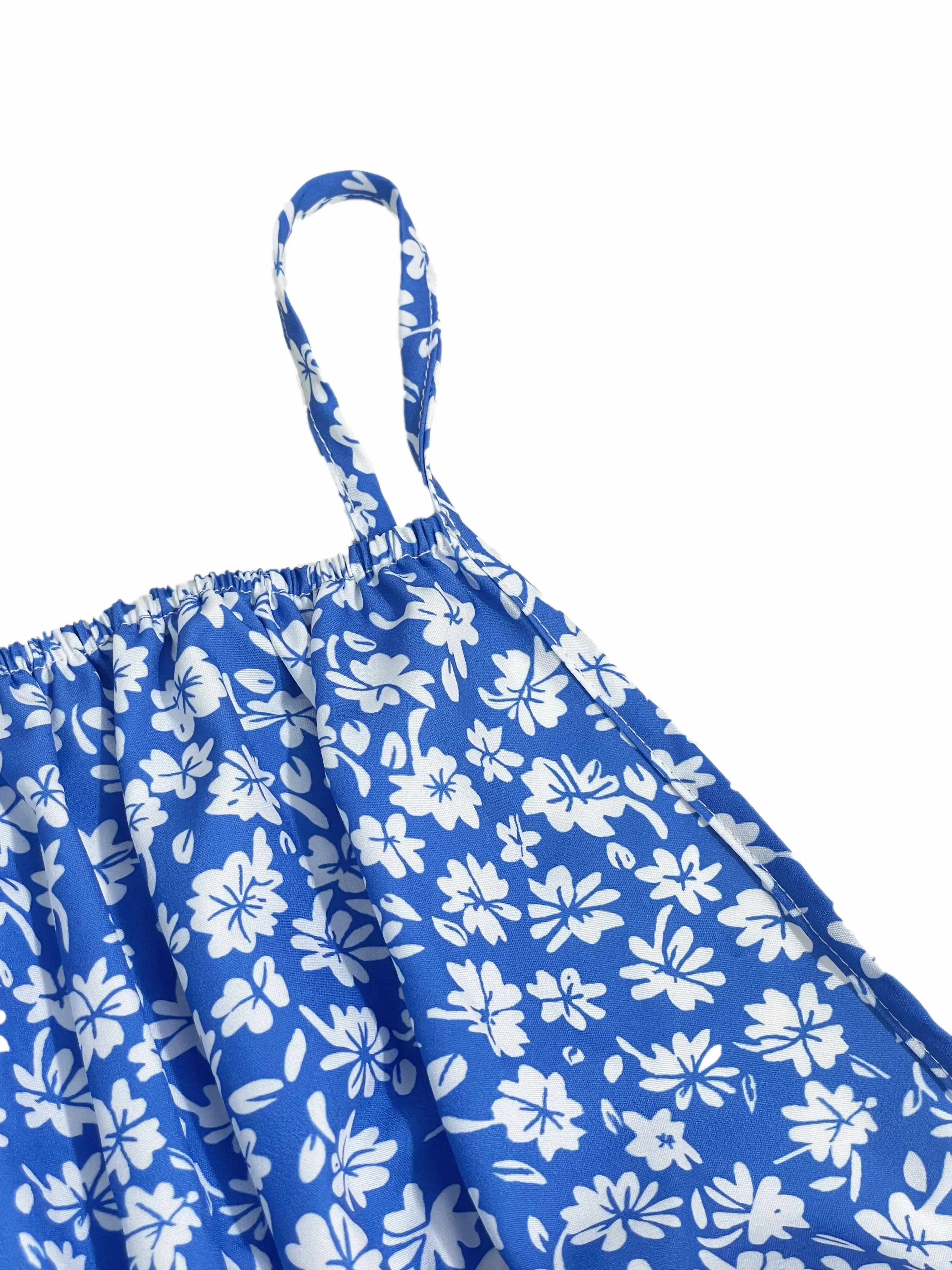 Das Cami-Kleid mit kleinen Blumendruck ist ein rückenfreies Design und dünnen Spaghettiträgern eignet sich für Strandurlaub und Sommer