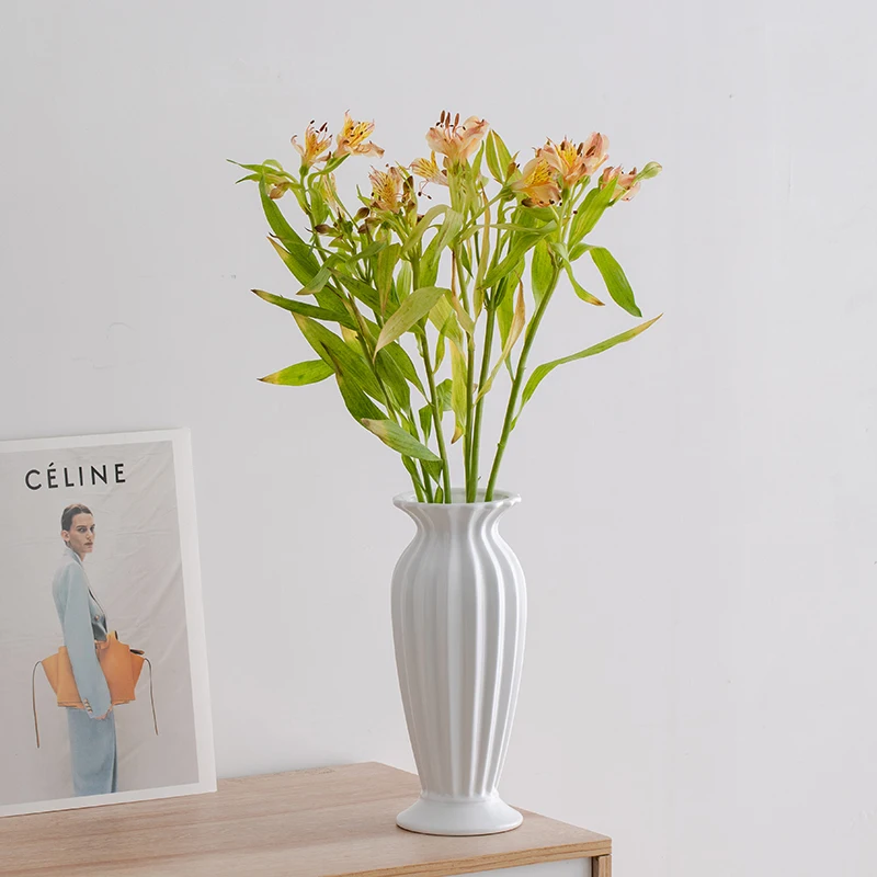 Shumen Simple Cream White Ceramic Flower Vase for Decorating Dry Flowers and Artificial Flowers for Living Room TV Stand Flower