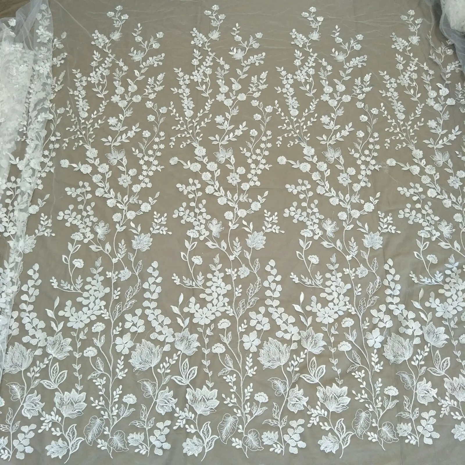 Elegant fashion bridal dress lace fabric 130cm width wedding dress fabric sequins lace selling by yard