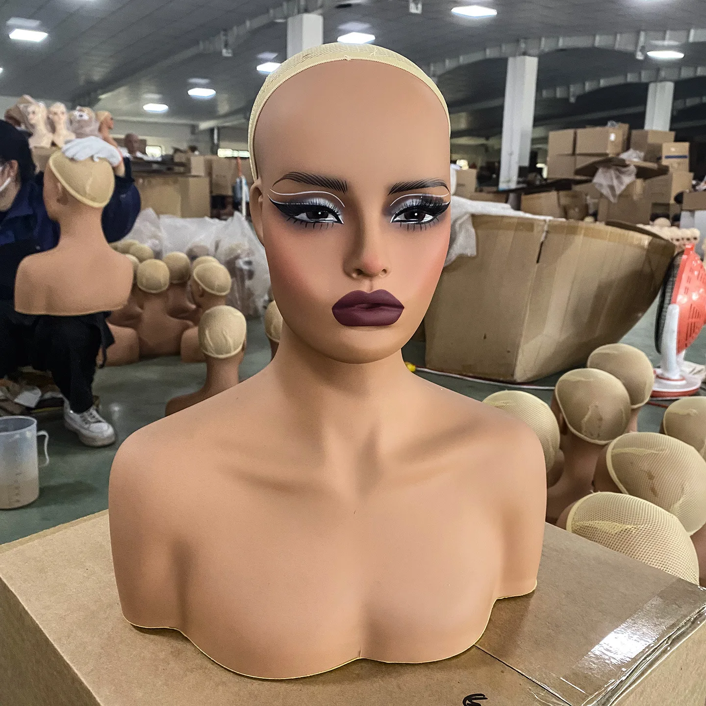 Realistic Female Mannequin Head with Shoulder, Makeup Manikin Head for Wigs Display Model Head for Home, Salon Shop Photography