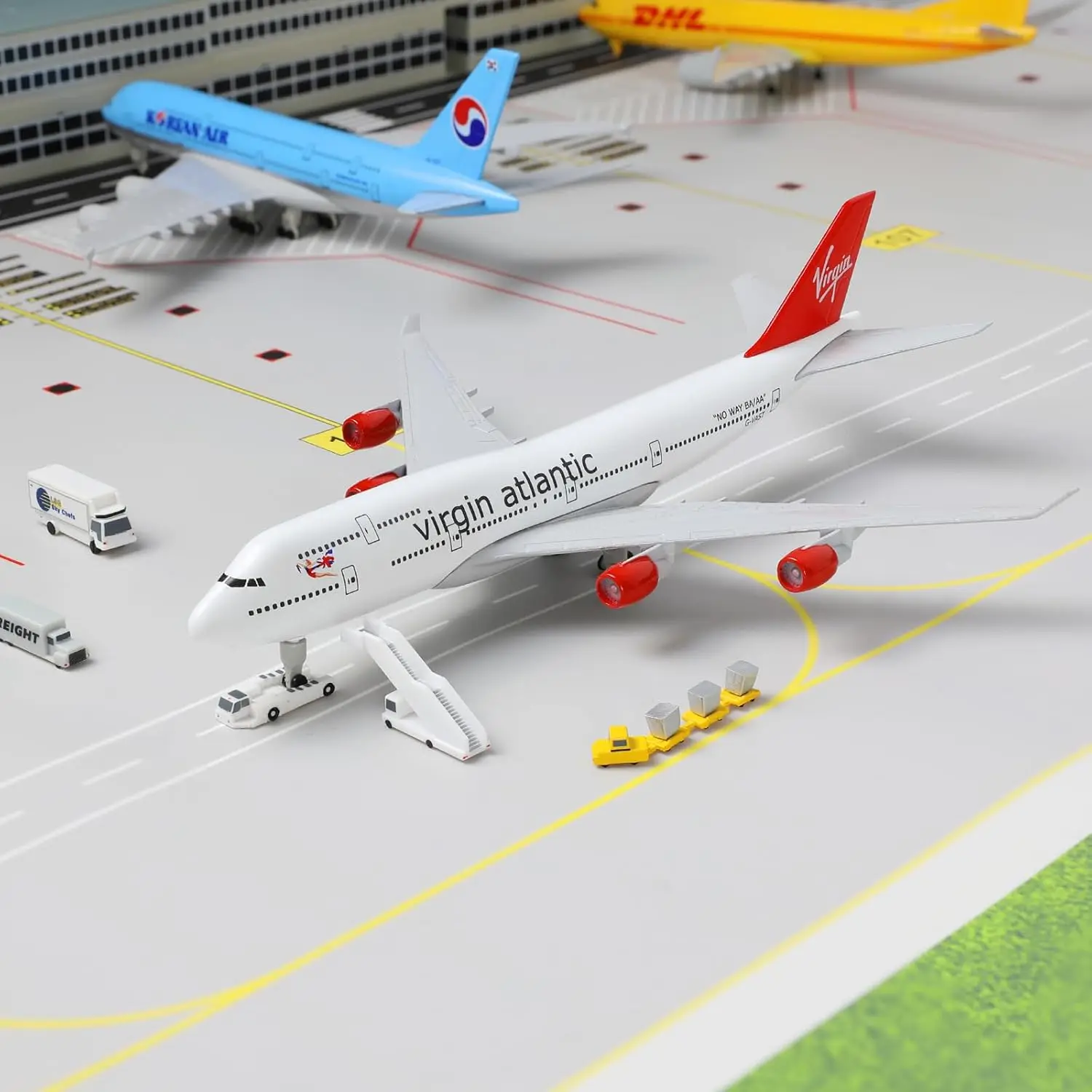 

20CM Metal Alloy Aircraft Model British VAA B747 Airplane Diecast Replica With Landing Gear Alloy Material Simulation Boy Gift
