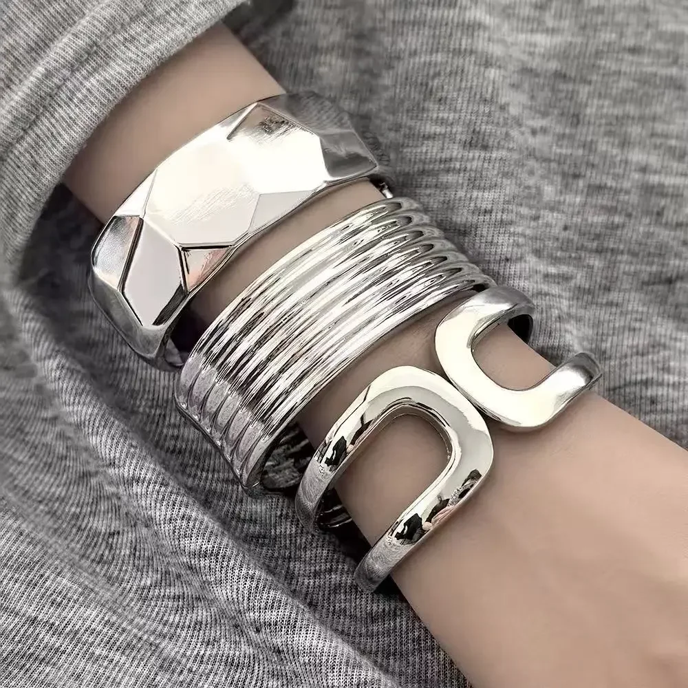 Fashionable minimalist wide version exaggerated women's bracelet  high-end feel light luxu 2026ry jewelry party new