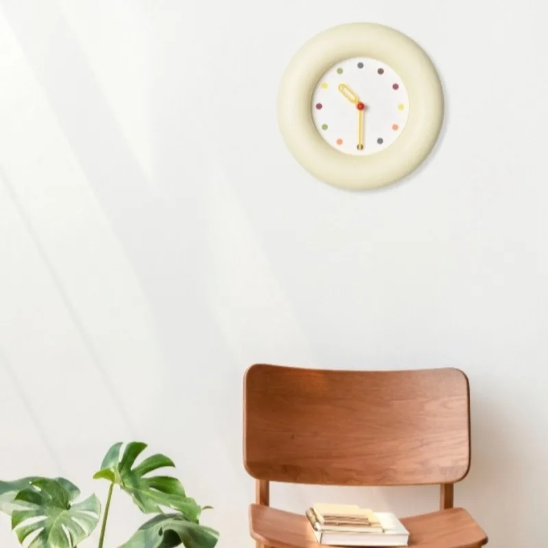 ساعات حائط إبداعية بسيطة على شكل باجل أبيض ساعات حائط فاخرة صامتة لغرفة المعيشة ديكورات غرفة جمالية حديثة إسكندنافية