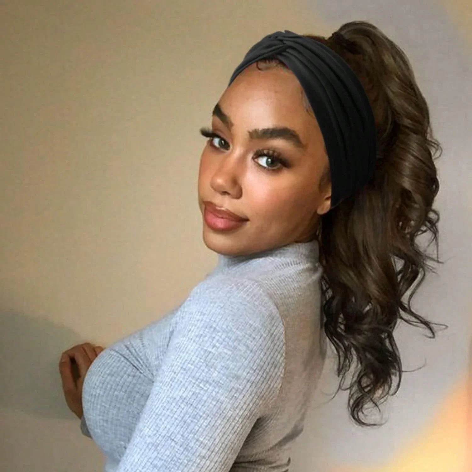 

Набор из 4 мягких широких повязок на голову с узлом для женщин, эластичные повязки для волос для йоги, спорта, повседневного использования и отдыха.