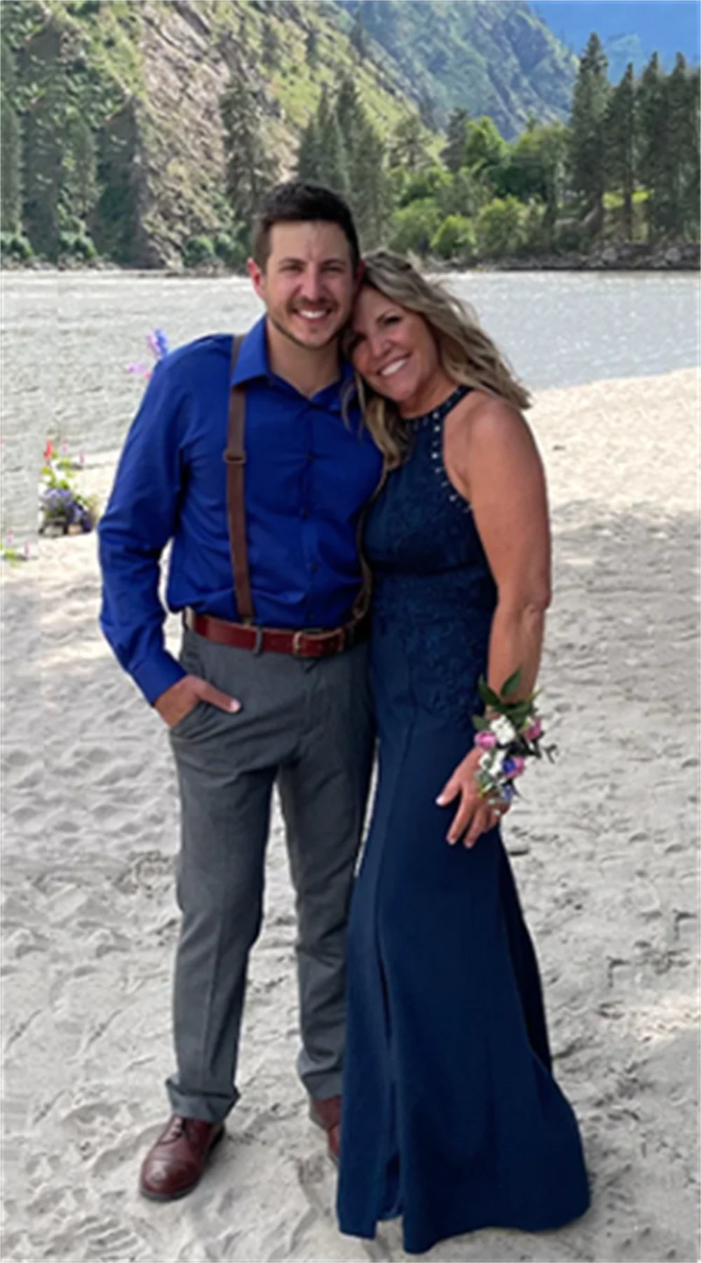 Vestidos largos de encaje azul personalizados para madre de la novia, vestidos de noche formales sin mangas con cuello Halter de sirena para boda