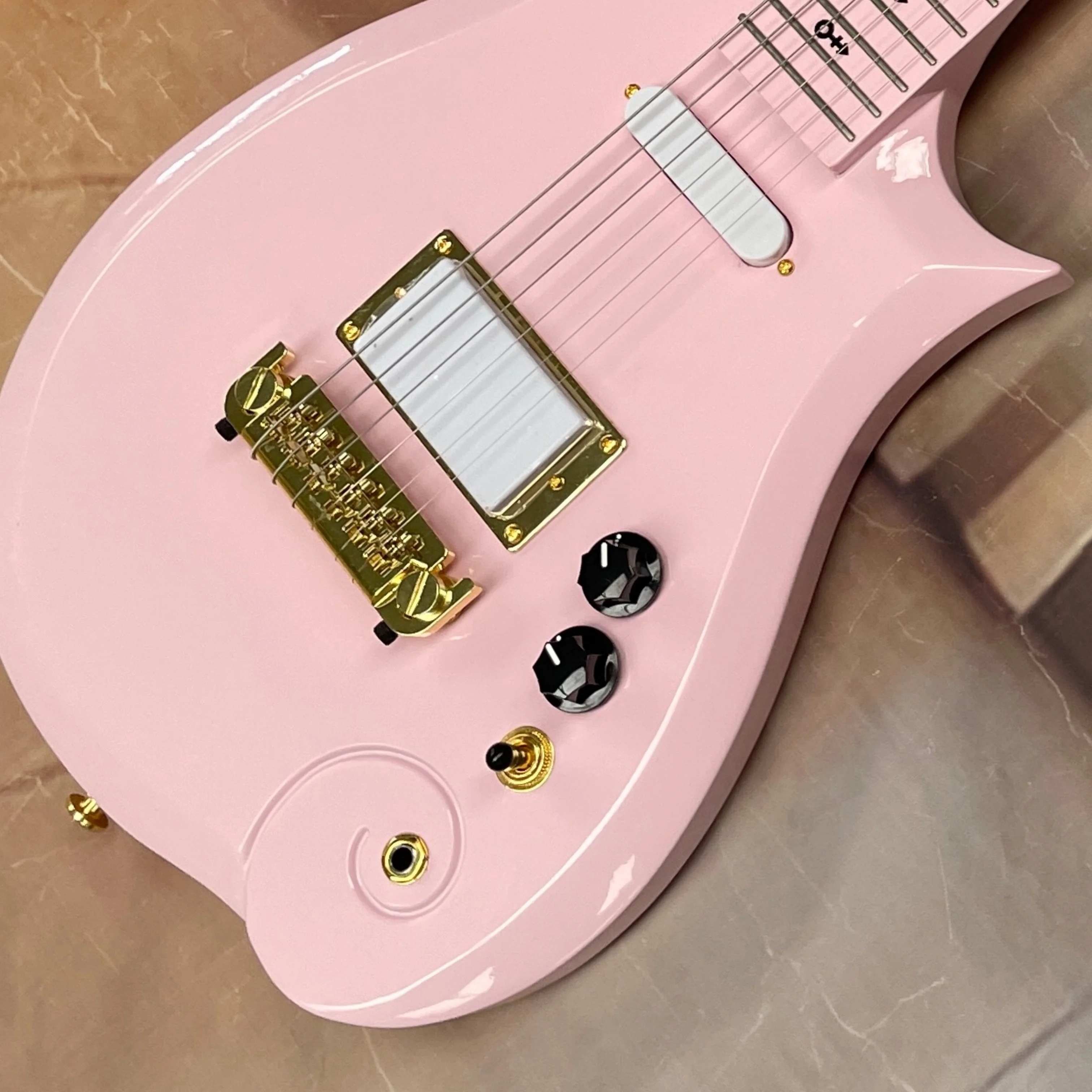 6-string pink electric guitar,smooth maple fingerboard,gold hardware guitars,female beginners and intermediate players guitarra