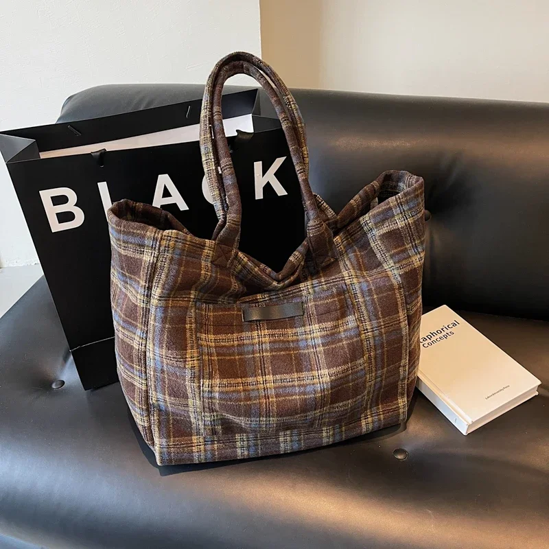 

Large Capacity Bag for Women 2024 New Autumn and Winter Fashion Plaid Bag High-end Commuting Single Shoulder Tote Bag Paquete