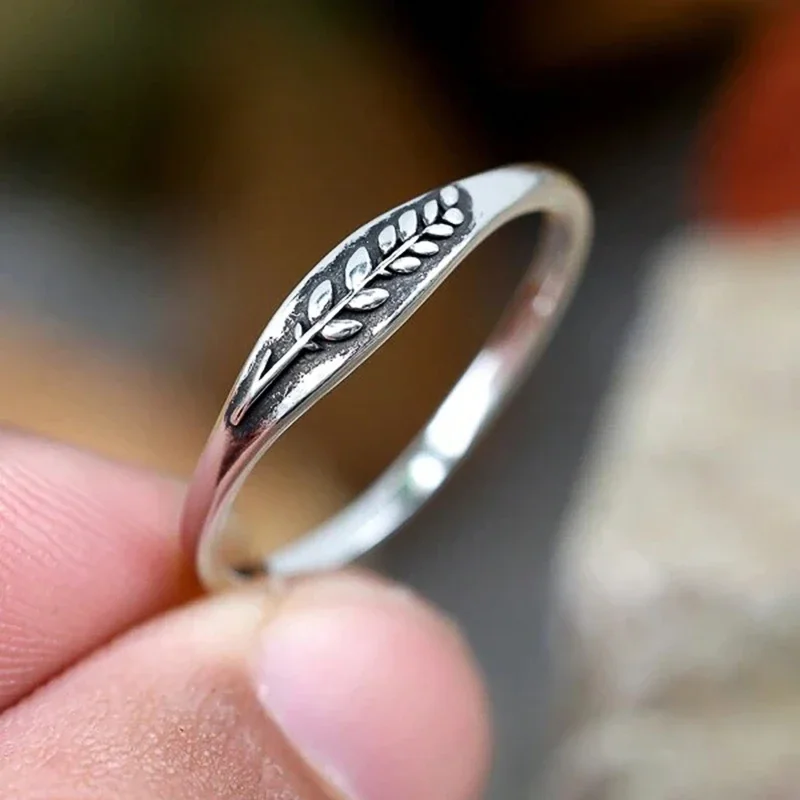 Huitan Vintage-Ringe mit Blattmuster für Damen, schlicht, stilvoll, exquisites Fingerzubehör für Party, wunderschöner, passender Schmuck