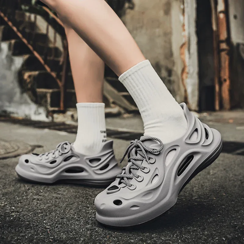 جديد لينة وحيد في الهواء الطلق حذاء للحديقة مقاوم للماء ثقب الموضة أحذية الصيف القيادة النعال الرجال تنفس الصنادل الدانتيل عادية