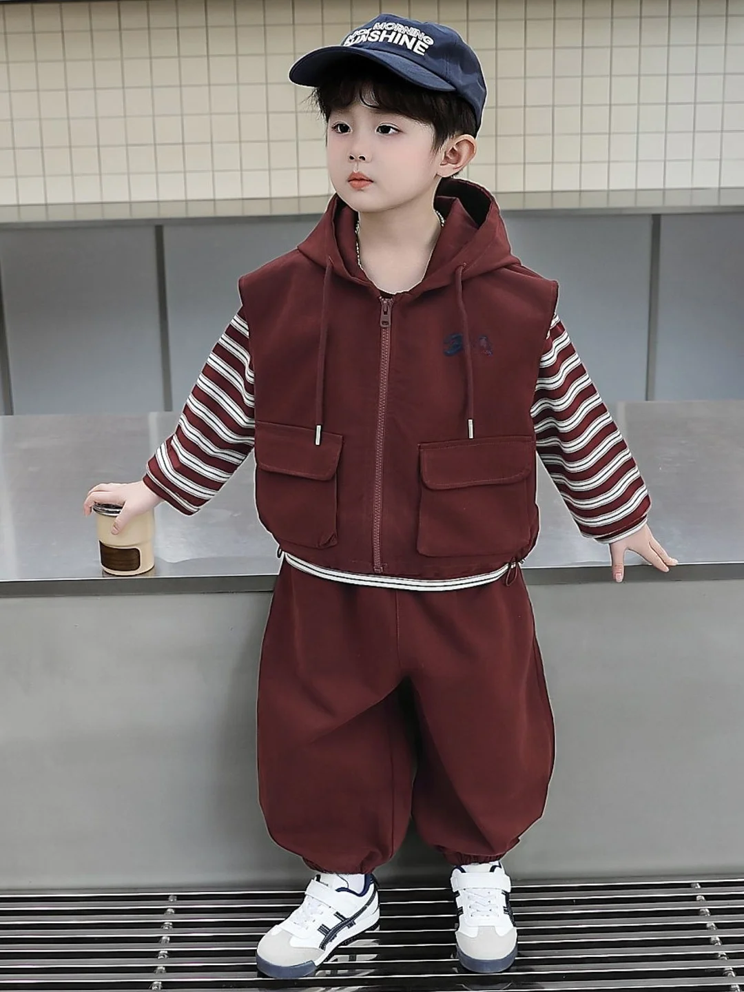 set-tre-pezzi-casual-in-misto-cotone-per-ragazzi-outfit-elegante-con-gilet-felpa-e-pantaloni-abbigliamento-primaverile-comodo-per-piccoli-maestri
