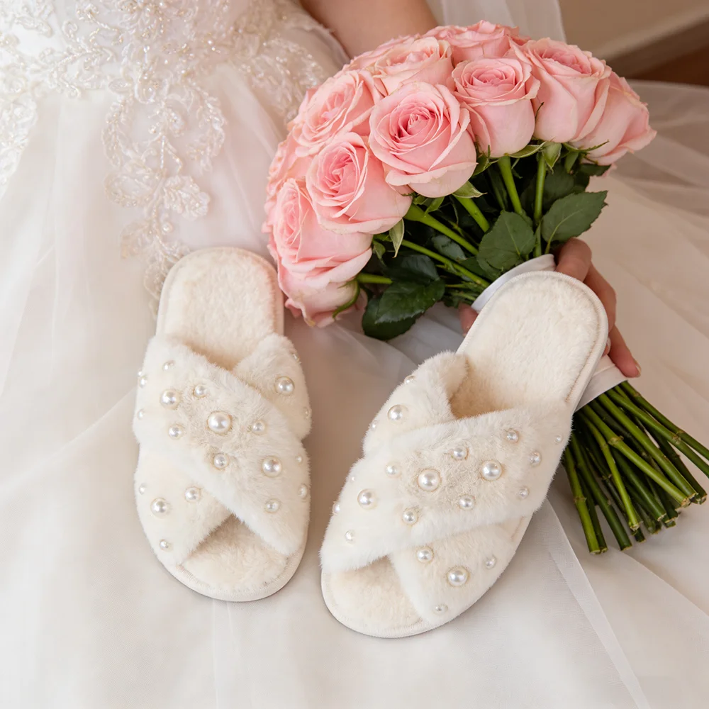 1Pair Pearl Bride To Be Plush Slippers Wedding Day Supplies Bachelorette Party Bridesmaid Slippers Souvenirs Bridal Shower Gift