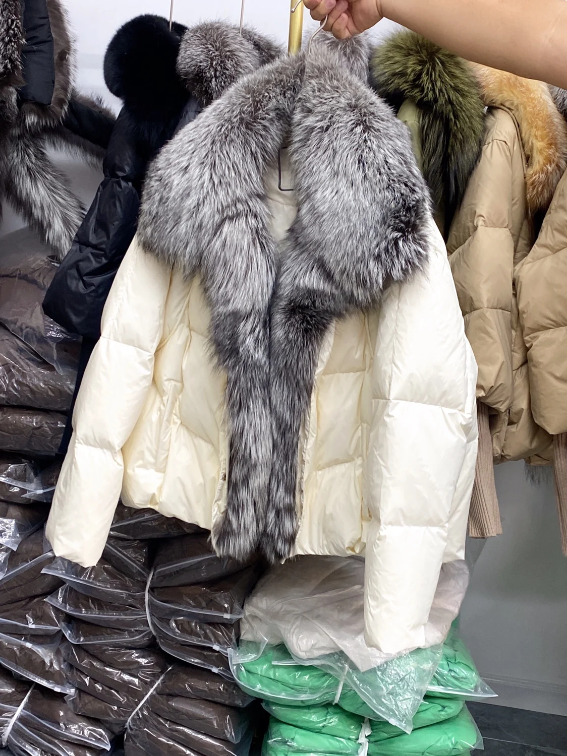 2025 Women's Clothing High quality loose large fur collar duck down short down jacket Autumn Winter New 1102