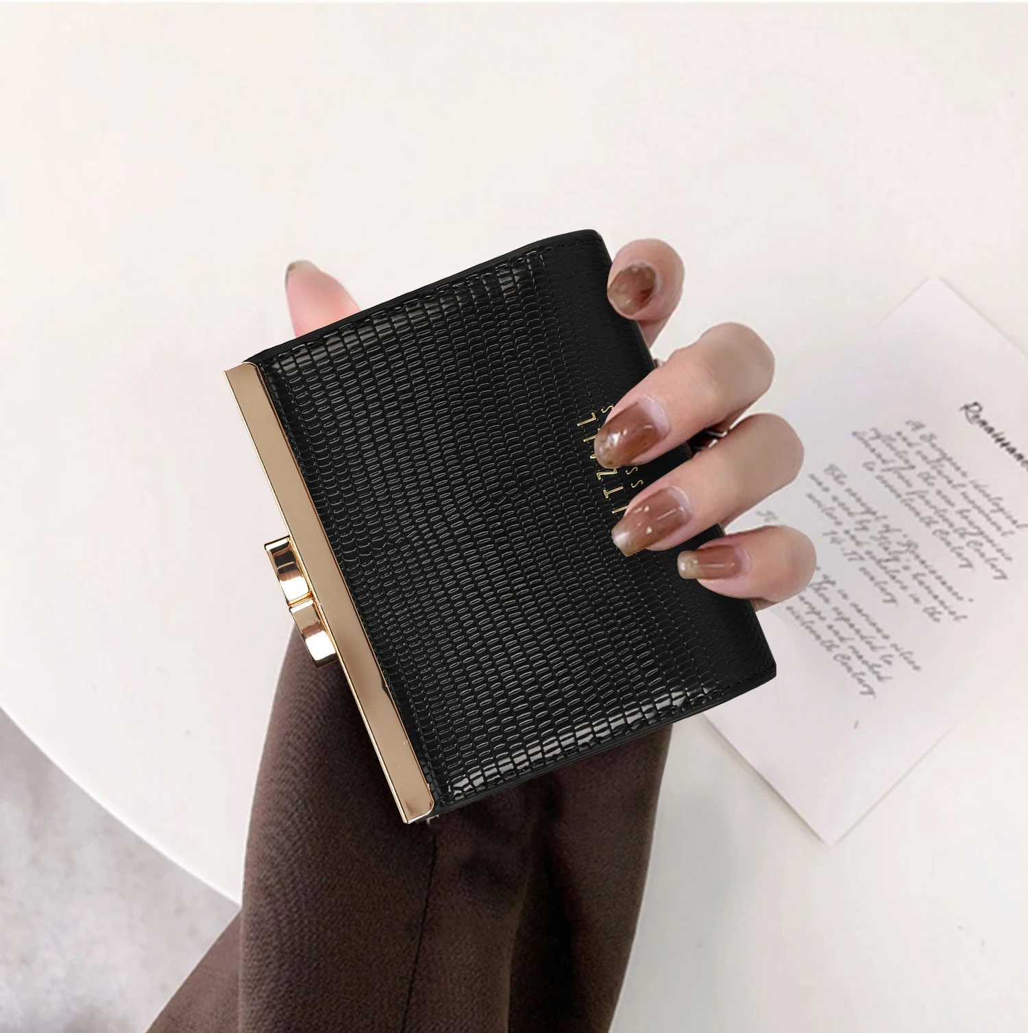 

High quality elegant ladies short wallet PU leather textured Purse for woman