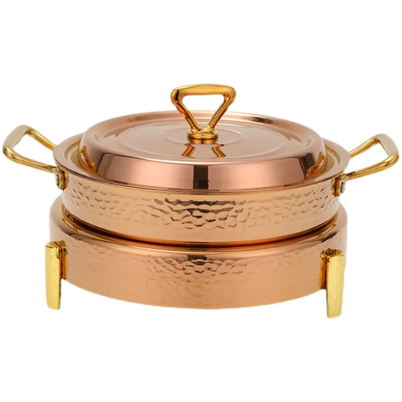 La marmite peu profonde est épaisse