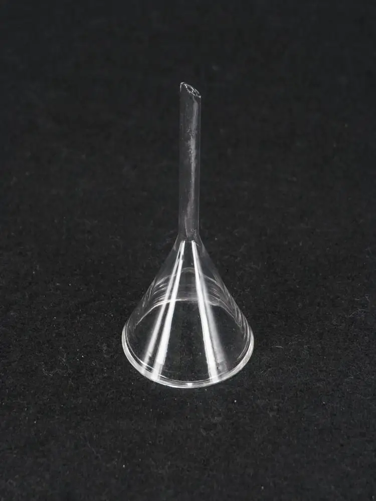50mm miniaturowy szklany lejek laboratoryjny trójkątny lejek ze szkła borokrzemianowego — zdjęcie 2