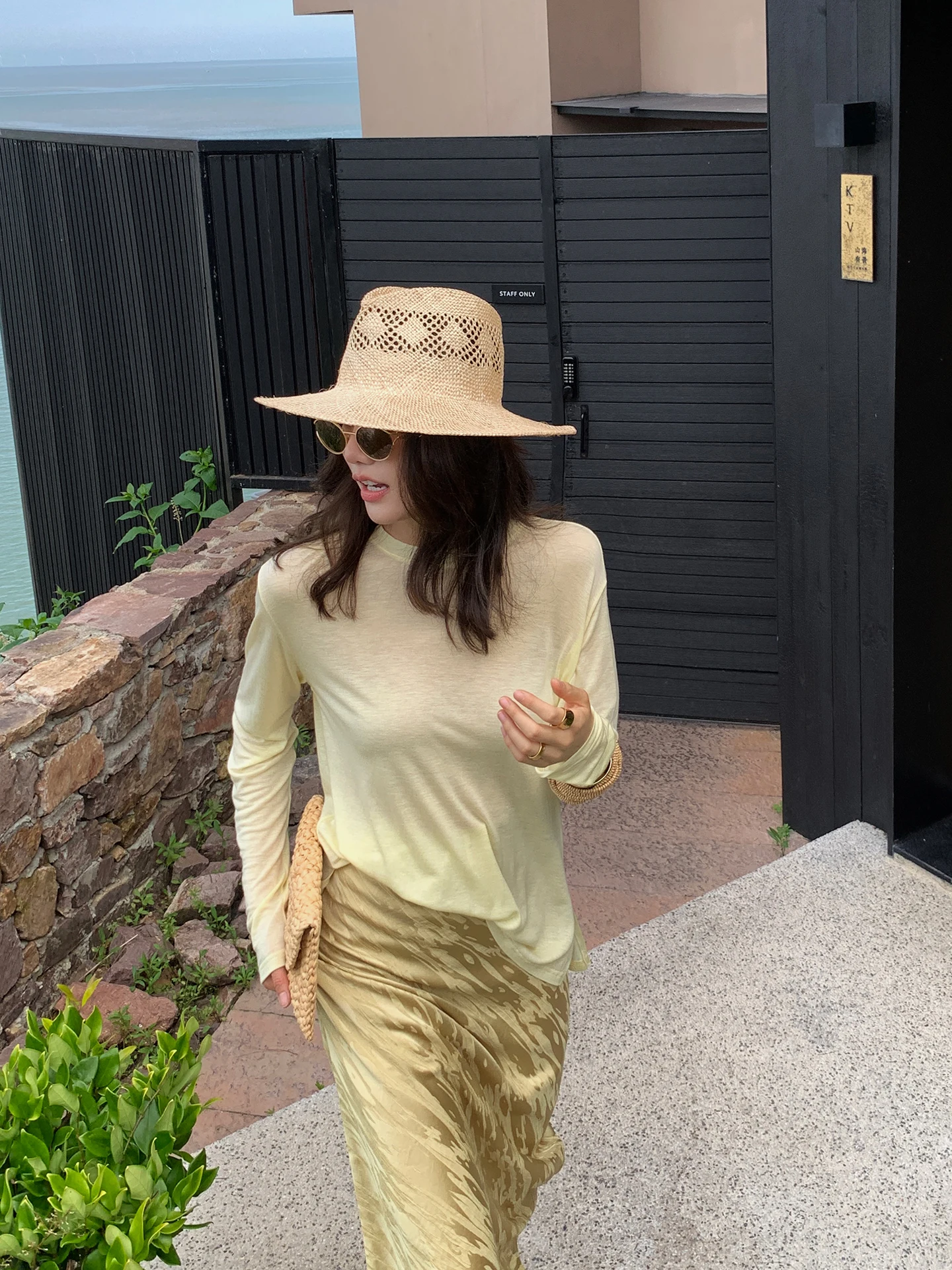 

Летняя новинка 2025: Женская футболка Dragon Xi Er с круглым вырезом, свободного кроя, однотонная, с длинным рукавом, универсальная, повседневная, премиум-класса