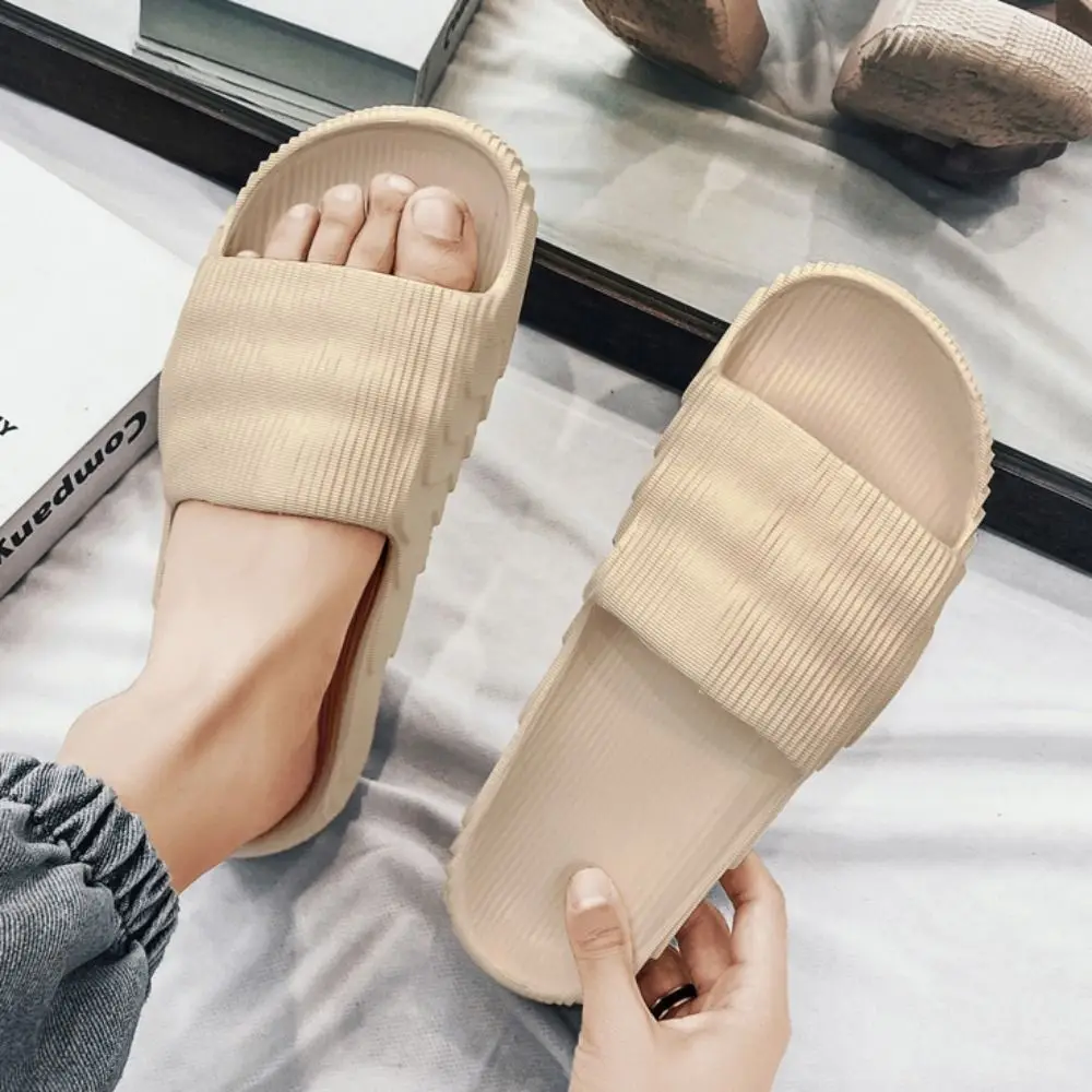 منصة بسيطة الشرائح الصنادل المضادة للانزلاق PVC سميكة سوليد النعال بحر أحذية النعال غير رسمية النساء الرجال الحمام