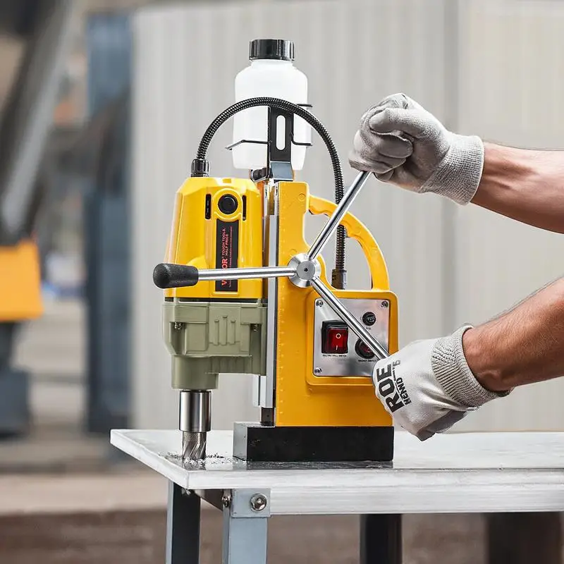 Perceuse magnétique, perceuse à colonne, force de 12500 N, vitesse à vide de 800 tr/min, 40 mm max. Diamètre du trou, pour l'amélioration de l'habitat, la construction et les chantiers, jaune