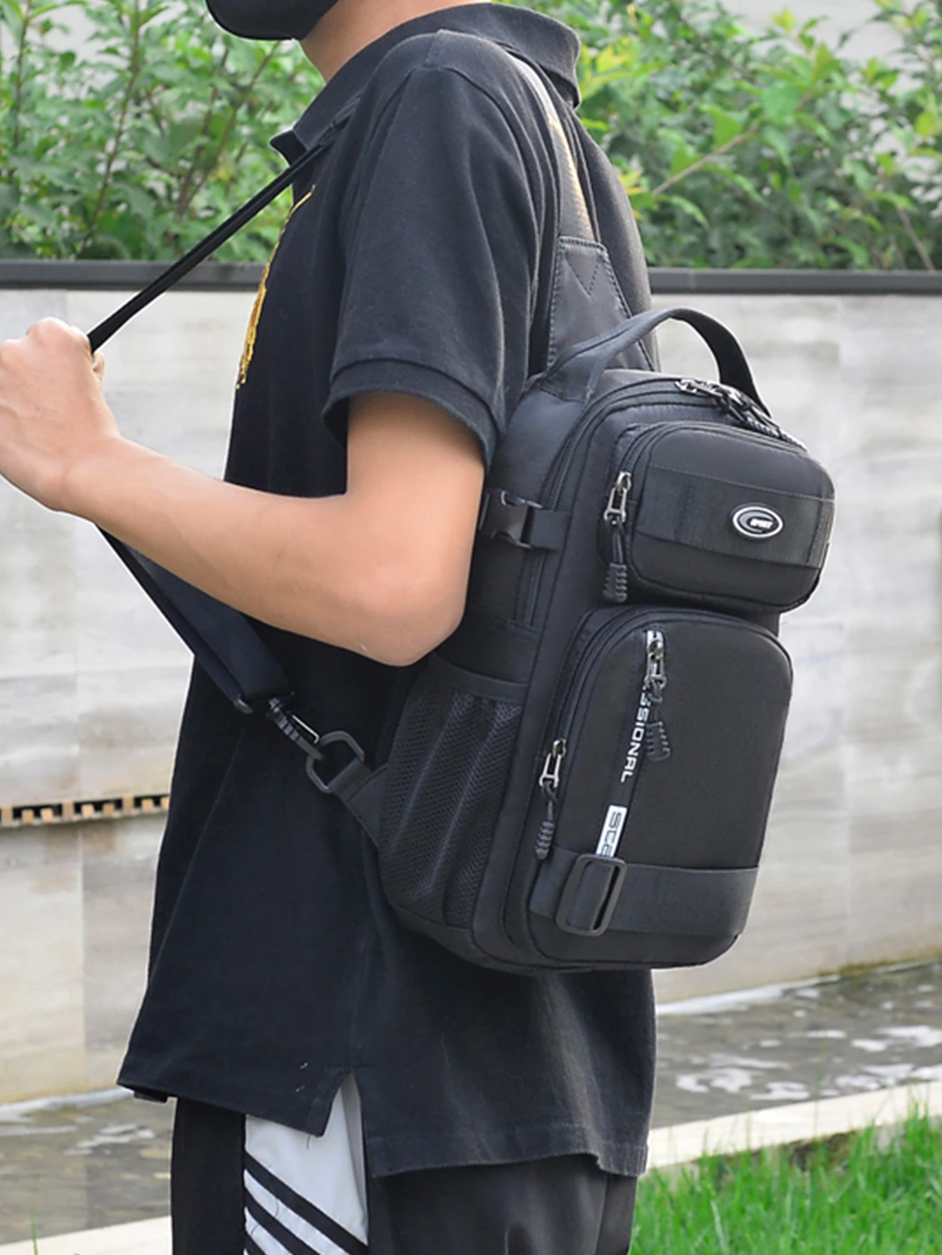 Wasserdichte Mehrtaschen-Umhängetasche für Herren Diebstahlsichere Brusttasche mit Port Casual Sportliche Crossbody-Tasche für Wandern Reisen Outdoor – Detail 6