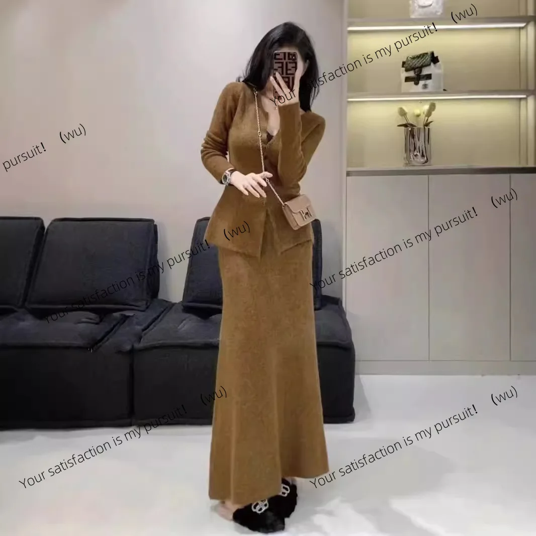 

Korean version of autumn and winter new square neck long-sleeved slim-fitting fashion sweater + high-waisted elastic skirt
