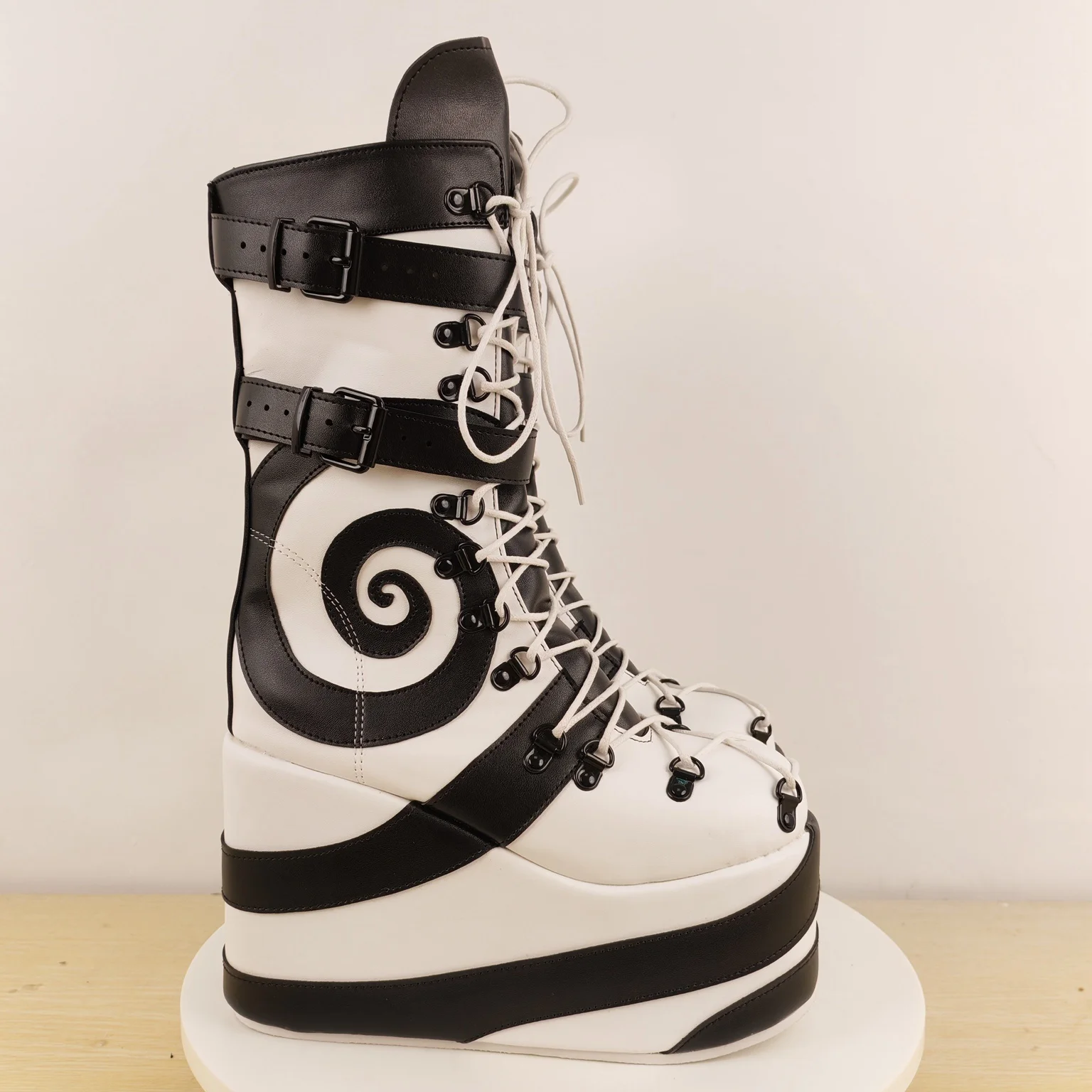 المرأة أسود أبيض منصة حذاء من الجلد المألوف القوطية نمط الأحذية دوامة نمط الدانتيل يصل مشبك تصميم منفعل أحذية فريدة من نوعها #4