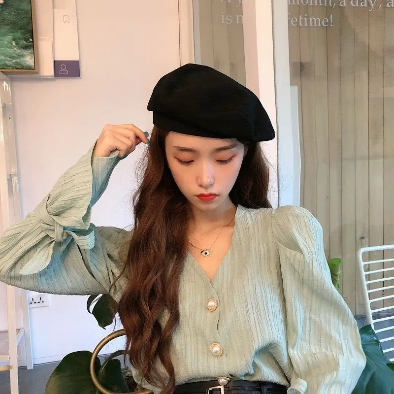 Chemise à manches évasées perlées à col en V rétro pour femmes, conception polyvalente, haut de niche, vêtements pour femmes, nouveau