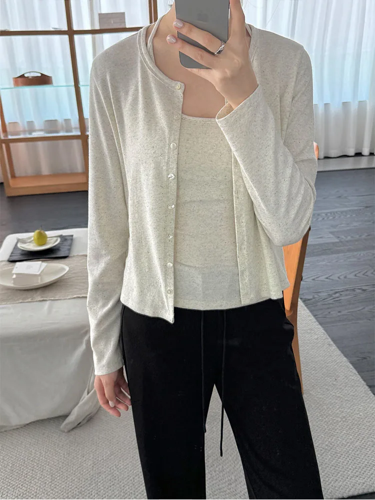 

Autumn and winter women's casual solid color slim fit vest+round neck long sleeved cardigan set