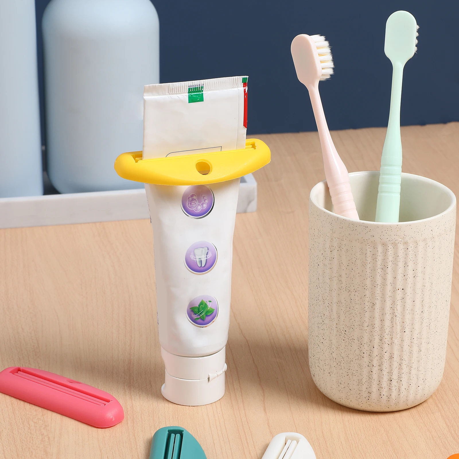 

6pcs Toothpaste Tube Squeezer Manual Dispenser Pigment Squeezing Tool Face Wash Sauce Clip Sturdy Plastic Tube Roller Stand