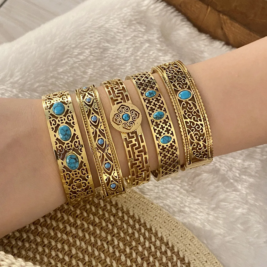 

[Ice Cute] Retro Turquoise Hollow Bracelet Style Stainless Steel Hand Decoration European and American New Jewelry