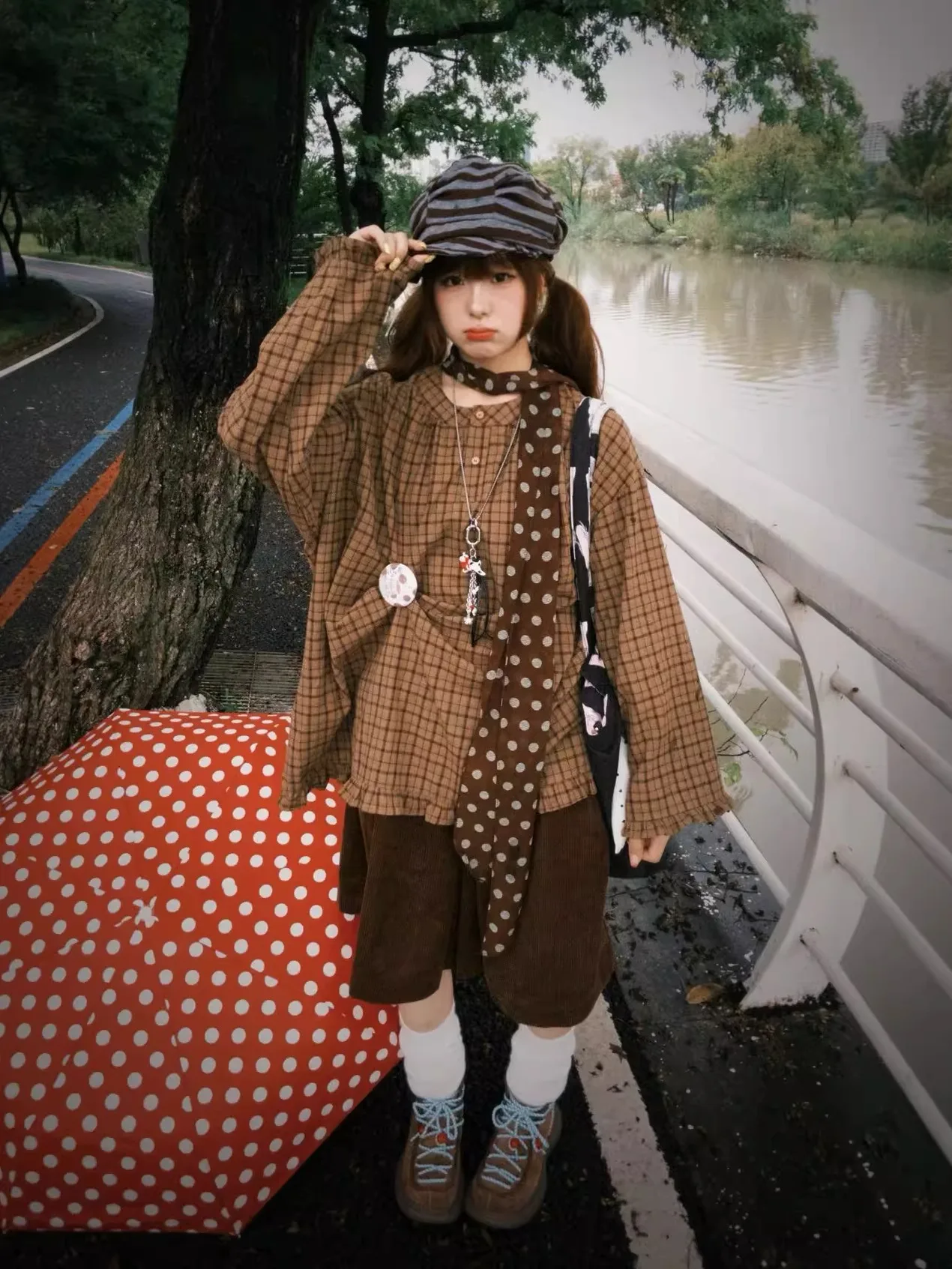 

Retro Japanese Style Plaid Long Sleeve Shirt Women's Loose Fit round Neck Coffee Color Top for Autumn Season Versatile Outerwear