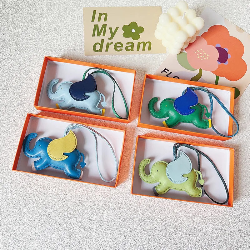 ciondolo-elefante-con-ali-d'angelo-in-vera-pelle-di-pecora-portachiavi-cucito-a-mano-charm-per-borsa-decorazione-trendy-per-auto