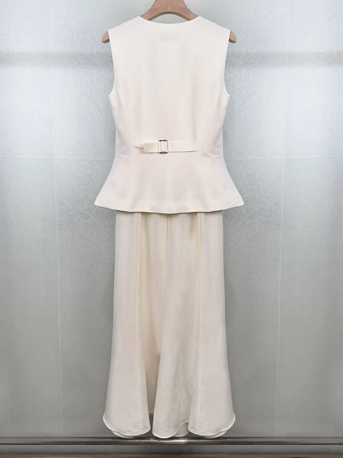 Vestido Midi sem mangas decote v feminino, robe com botões dourados, monocromático, elegante, outono, 2024