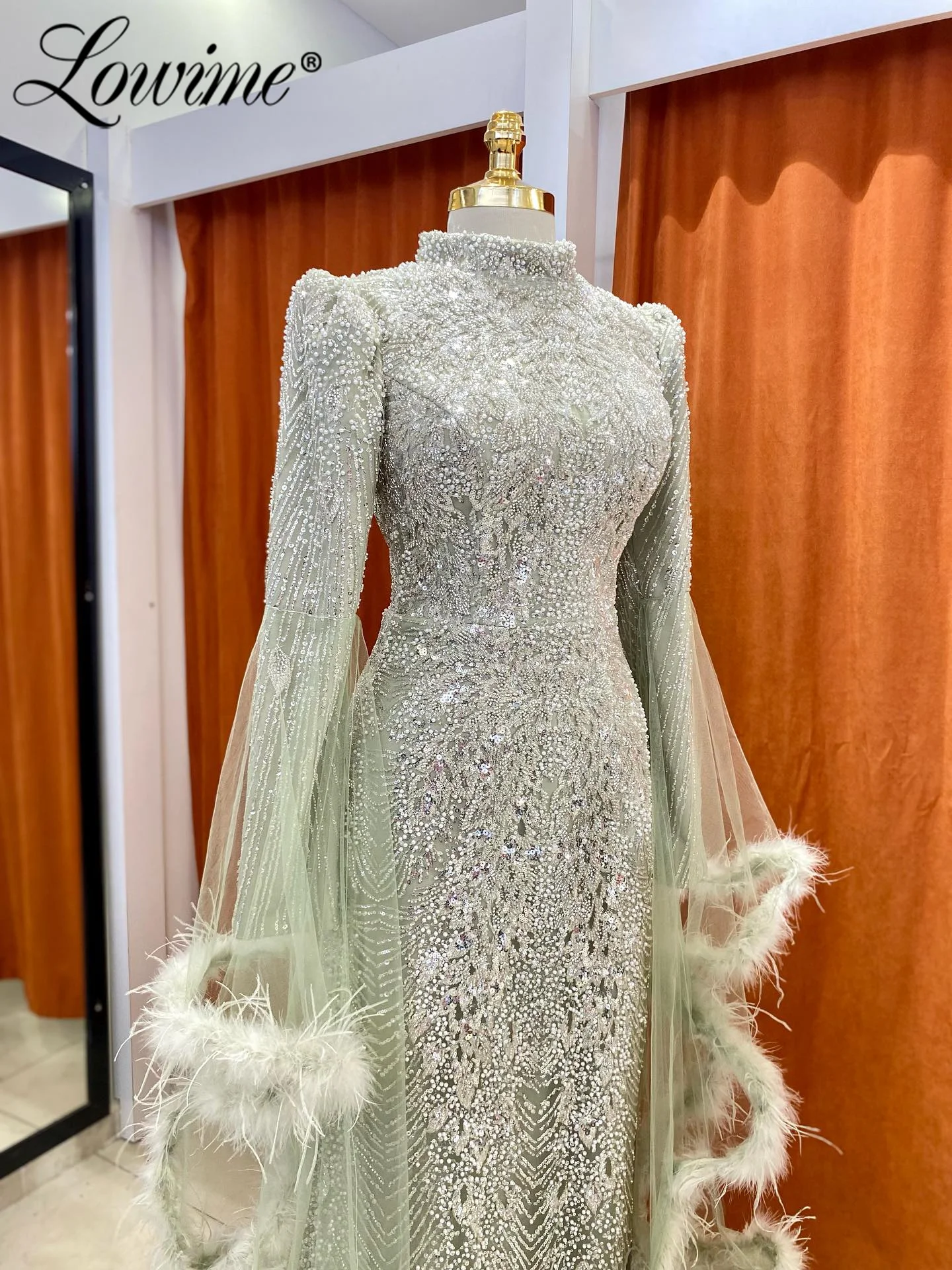 

2026 Customized Saudi Arabic Prom Dresses A Line Mint Green Feathers Long Sleeves Evening Dress 2026 Occasion Party Dress Gowns