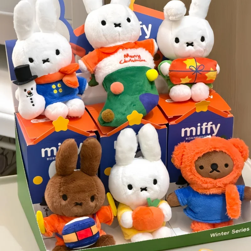 En Stock 100% Original Miffy colección de invierno colgante caja ciega figura modelo adorno de escritorio juguetes de moda regalo coleccionable
